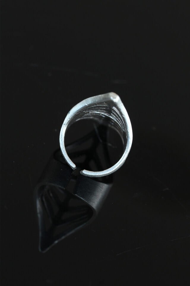 Metal Eskitme Gümüş Renk Otantik Ayarlamalı Bayan Yüzük
