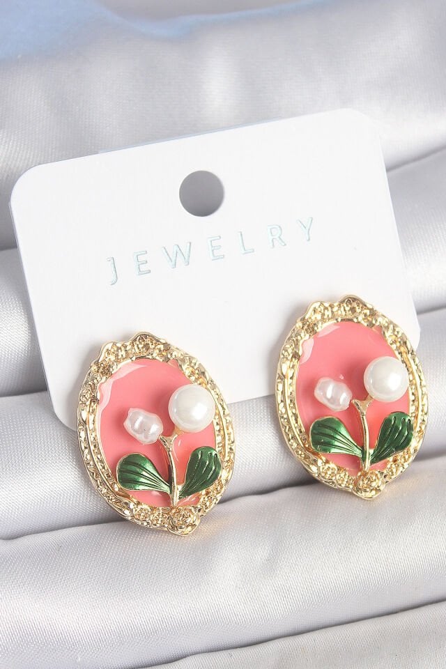 Pirinç Gold Renk Pembe Mineli İncili Çiçek İşlemli Portre Model Kadın Küpe