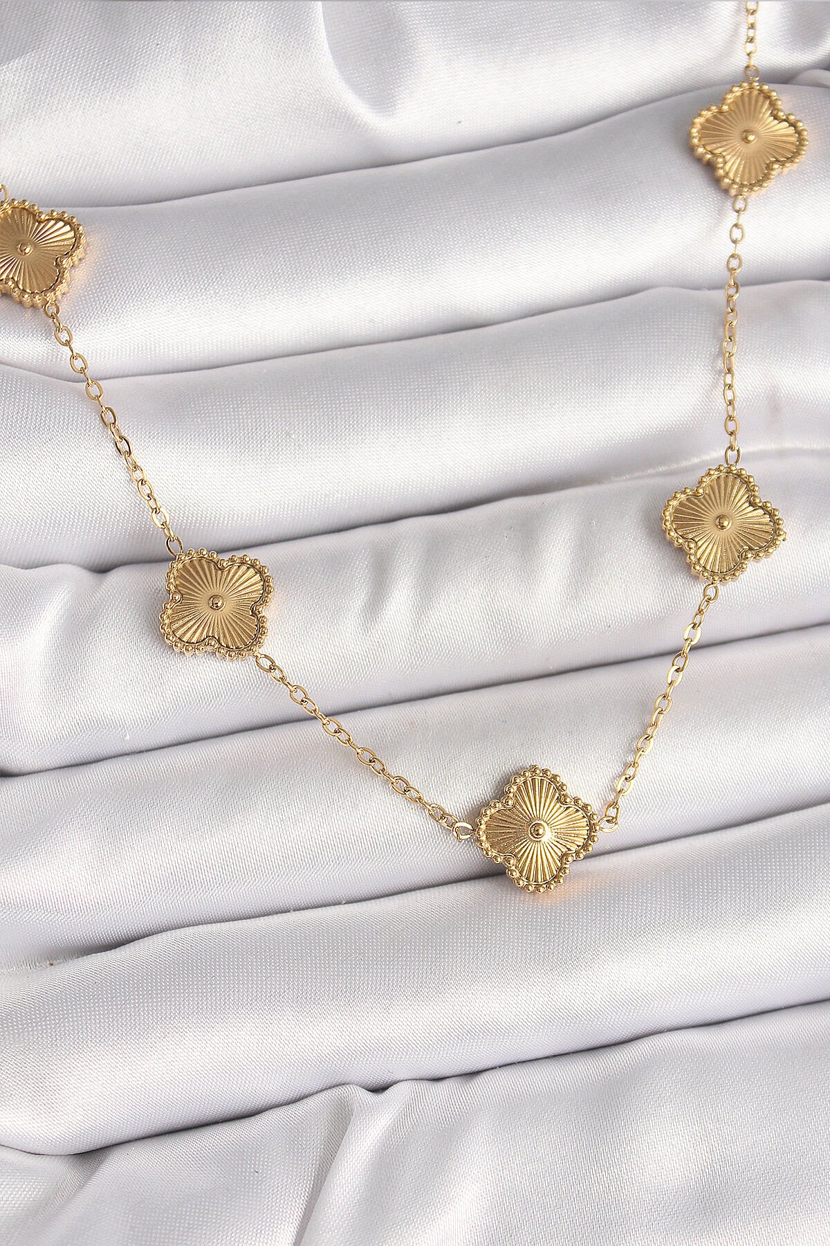 316L Çelik Gold Renk Zincir İşlemeli Yonca Model Kadın Kolye