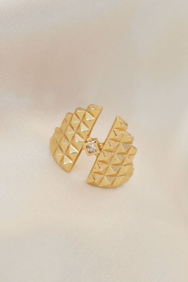 Ayarlamalı Gold Renk Metal Zirkon Taşlı Piramit Yüzük