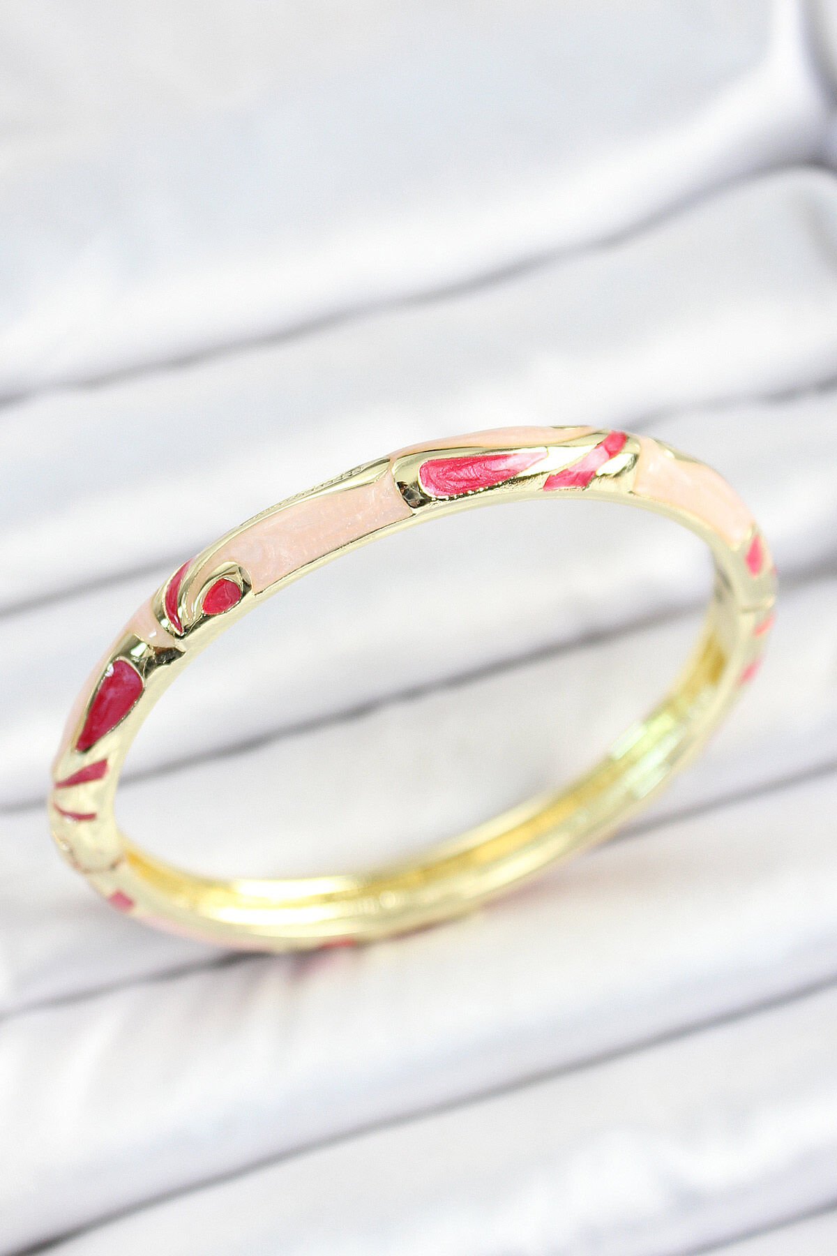 Mineli Pirinç Pembe Desenli Gold Renk Kadın Kelepçe