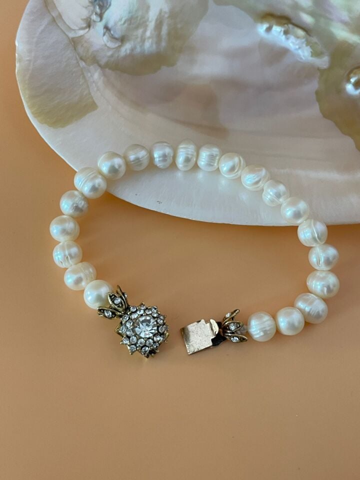 Ayzen Vintage Çiçek Model Taşlı İnci Bileklik