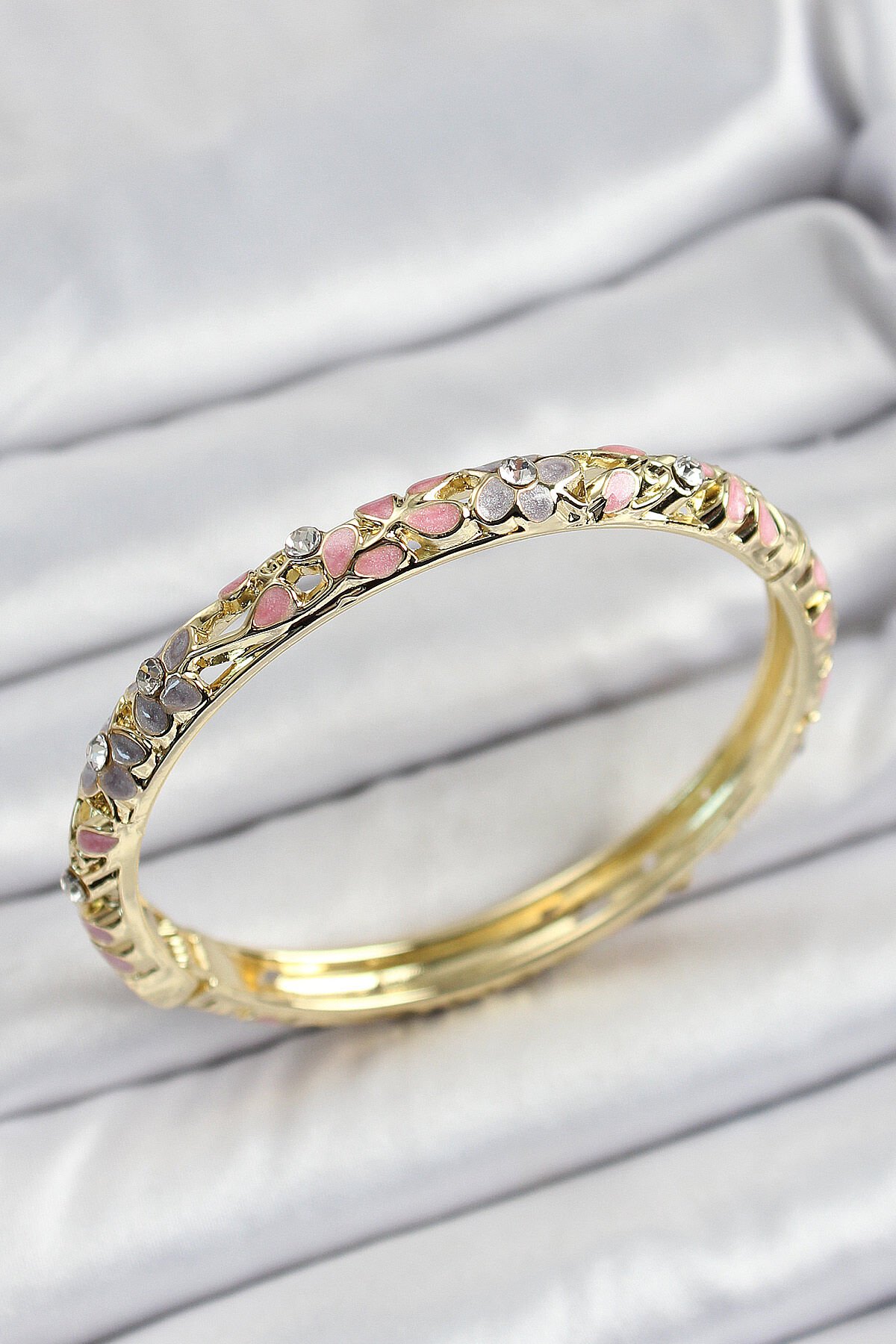 Mineli Pirinç Gold Renk Pembe Çiçek Motifli Kadın Kelepçe
