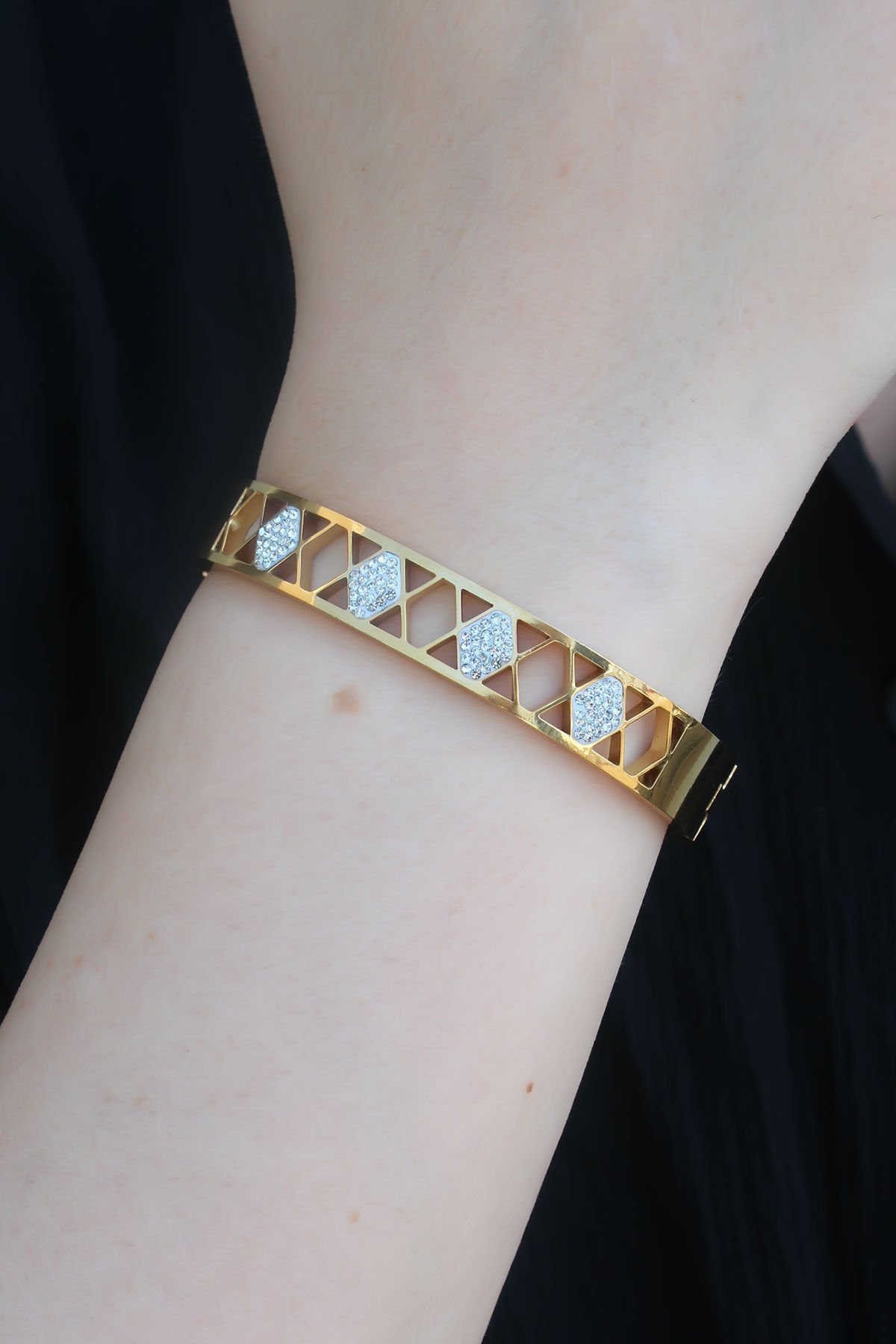 316L Çelik Gold Renk Motif Model Zirkon Taşlı Kadın Kelepçe