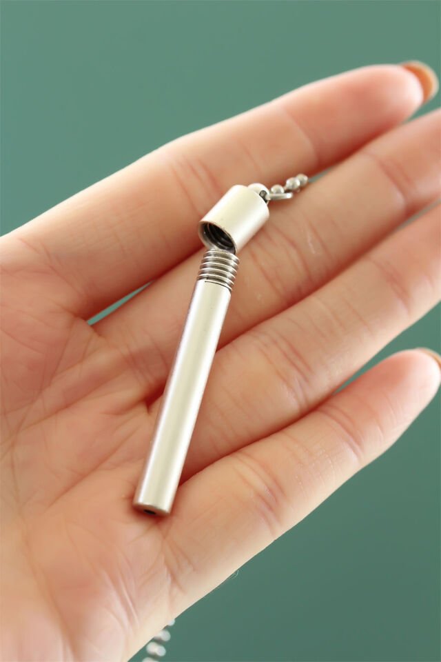 Kapsül Model Metal Gümüş Renk Kadın Kolye