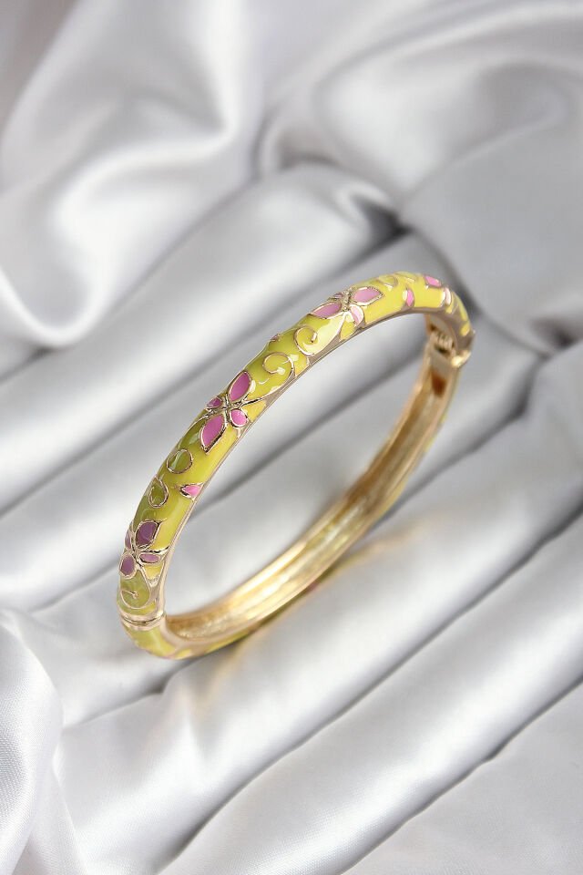 Mineli Pirinç Sarı Çiçek Desenli Gold Renk Kadın Kelepçe (çap 60 mm)