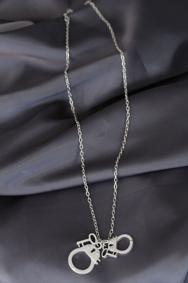 Kelepçe Model Gümüş Renk Metal Zincirli Erkek Kolye