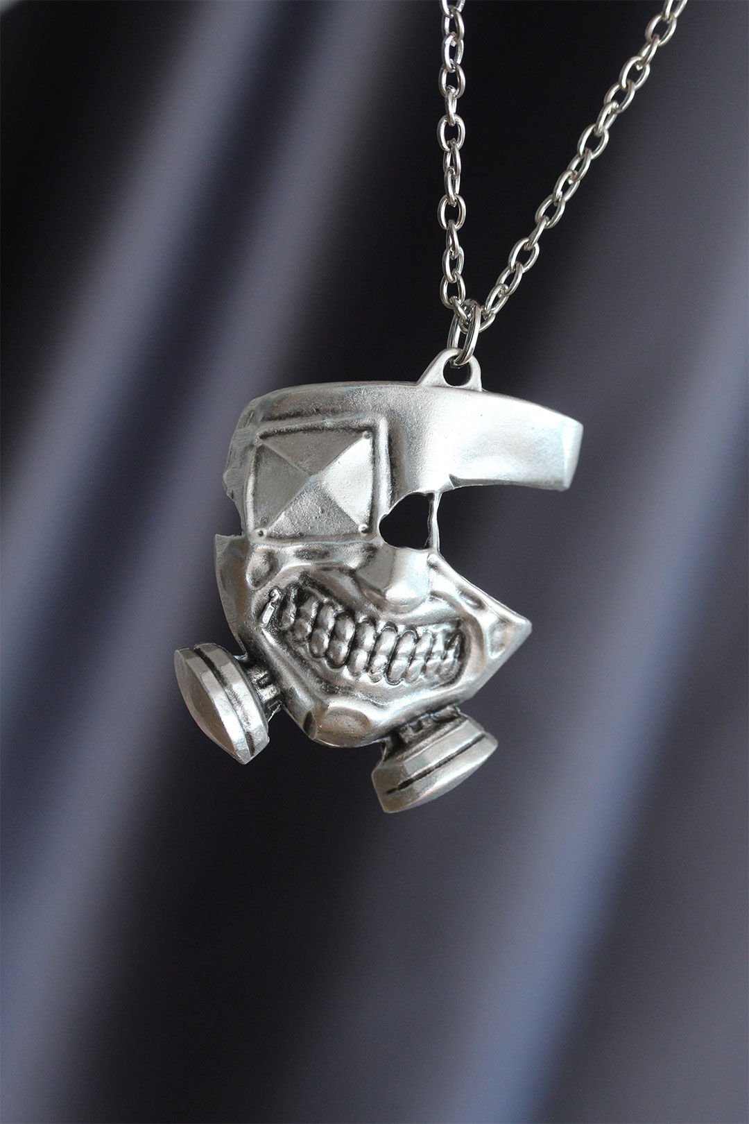 Maske Model Gümüş Renk Metal Zincirli Erkek Kolye