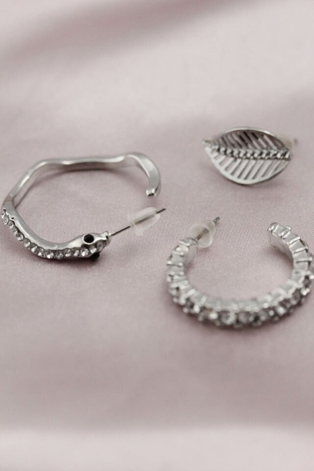 Gümüş Renk Metal Zirkon Taşlı Yılan Model Kadın Küpe Seti