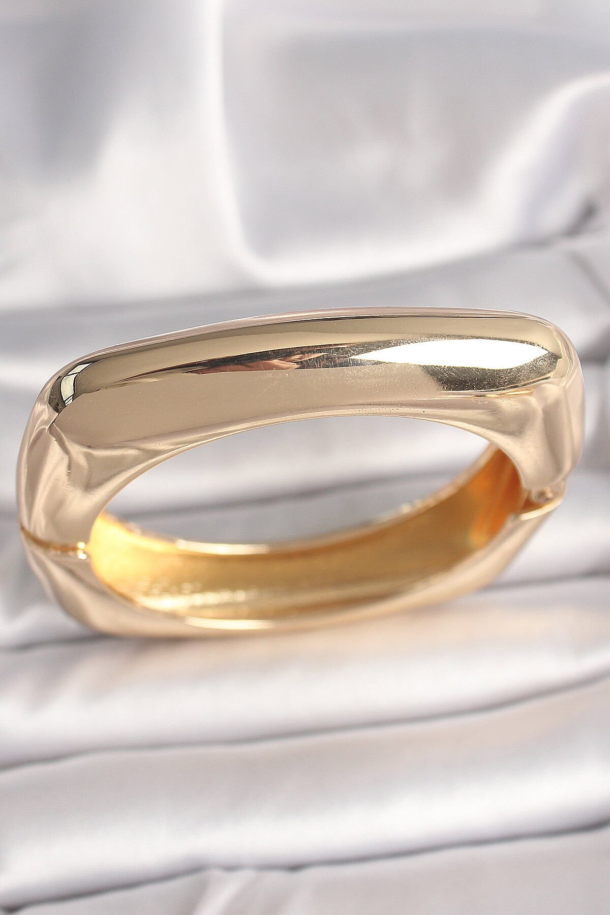 Pirinç Gold Renk Kare Model Kadın Kelpeçe