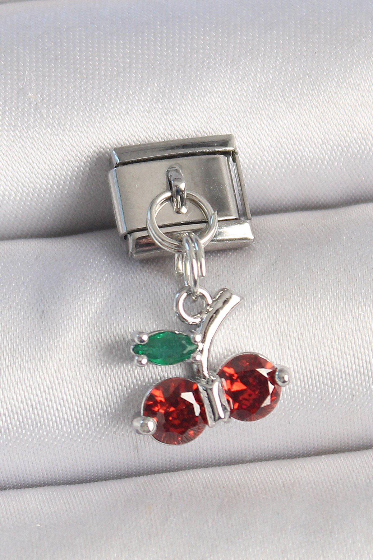 316L Çelik Gümüş Renk Zirkon Taşlı Kiraz Model Nomination Charm